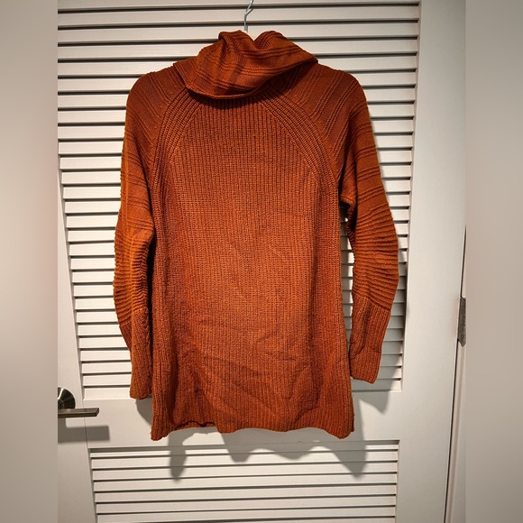 Multi-textured rust sweater with chunky turtleneck - Picture 2 of 5